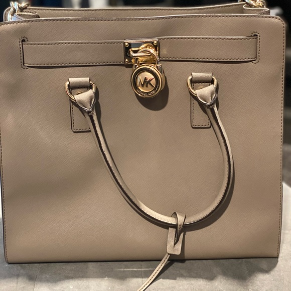 Michael Kors Hamilton Set - Picture 2 of 11